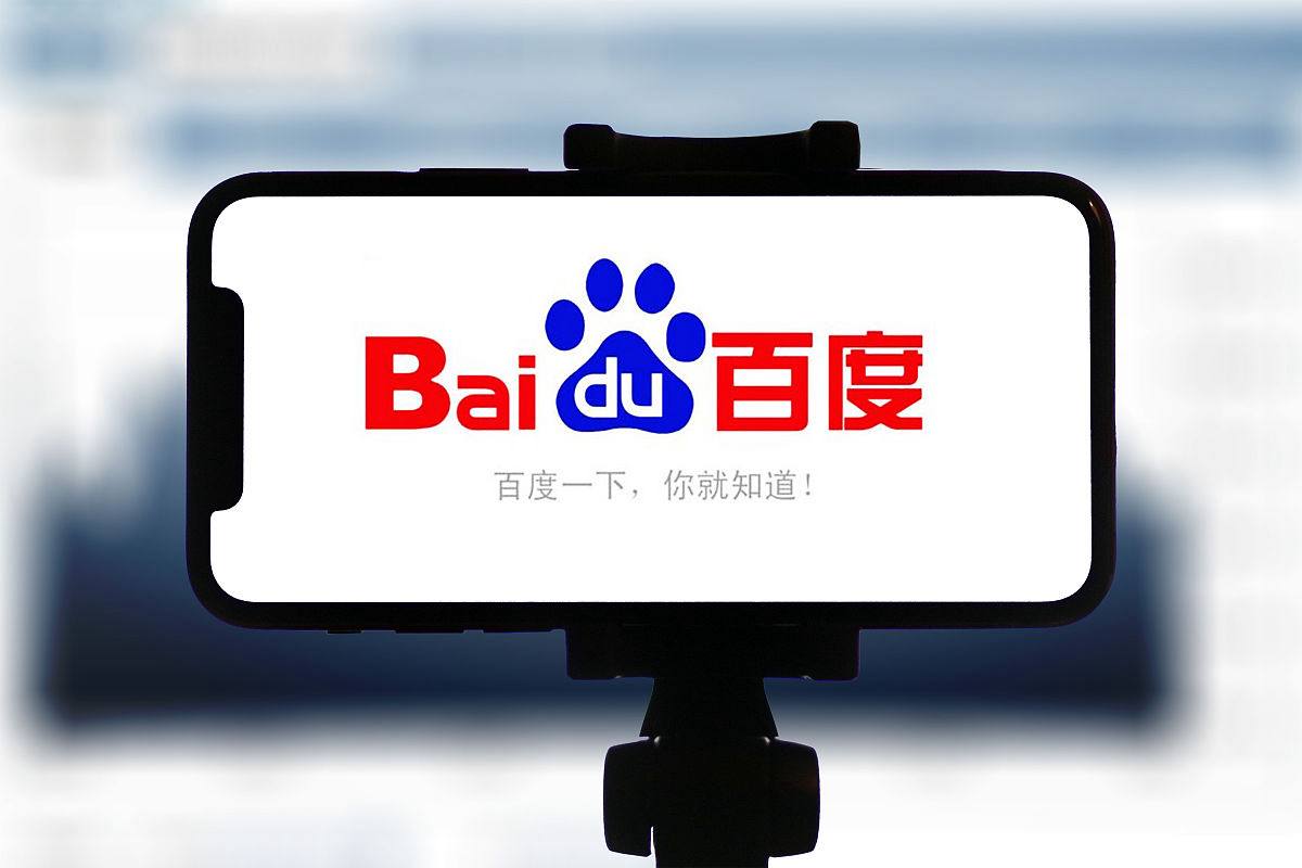 长期熬夜刷手机脸和身体垮了